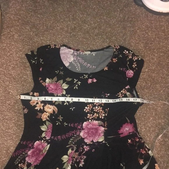 Kaileigh black floral short sleeve midi dress size medium - Picture 10 of 13
